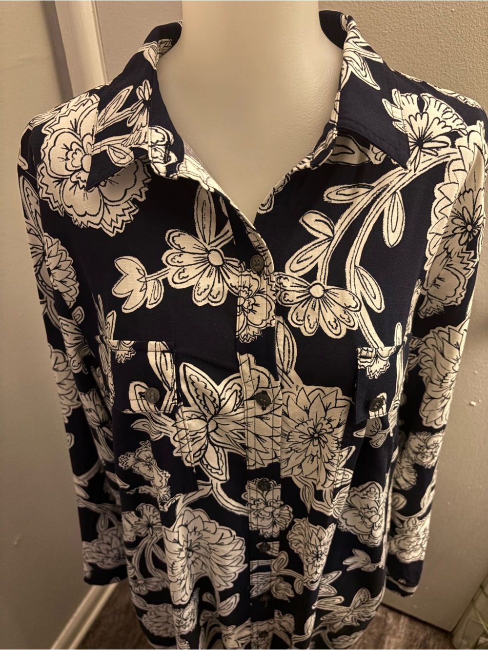!! NWT!!!   LOFT Navy and White Floral Maxi Shirt Dress - Picture 7 of 10